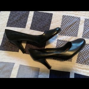 Women’s black heels